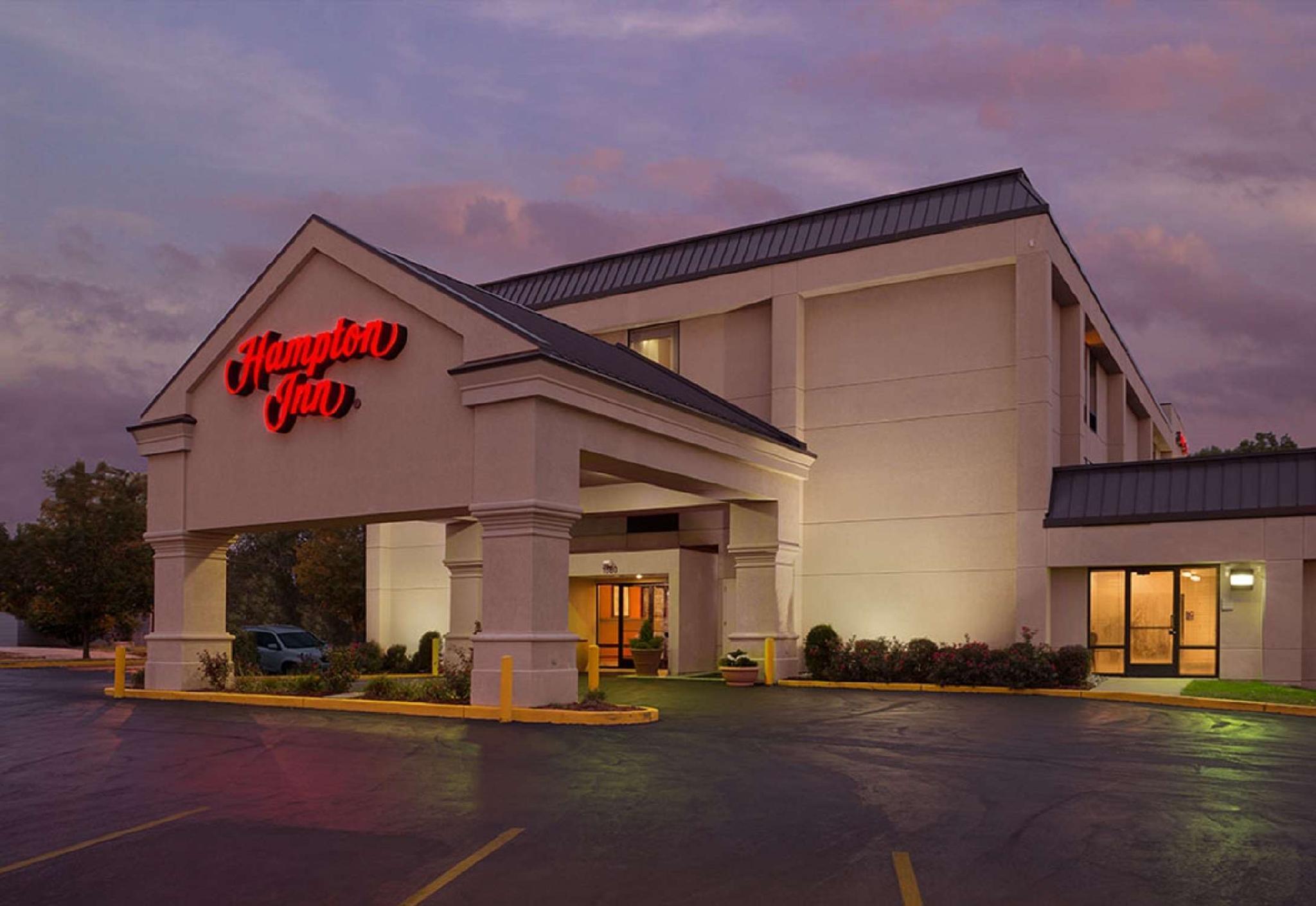 La Quinta Inn & Suites By Wyndham St Louis Route 66 Windsor Springs Εξωτερικό φωτογραφία