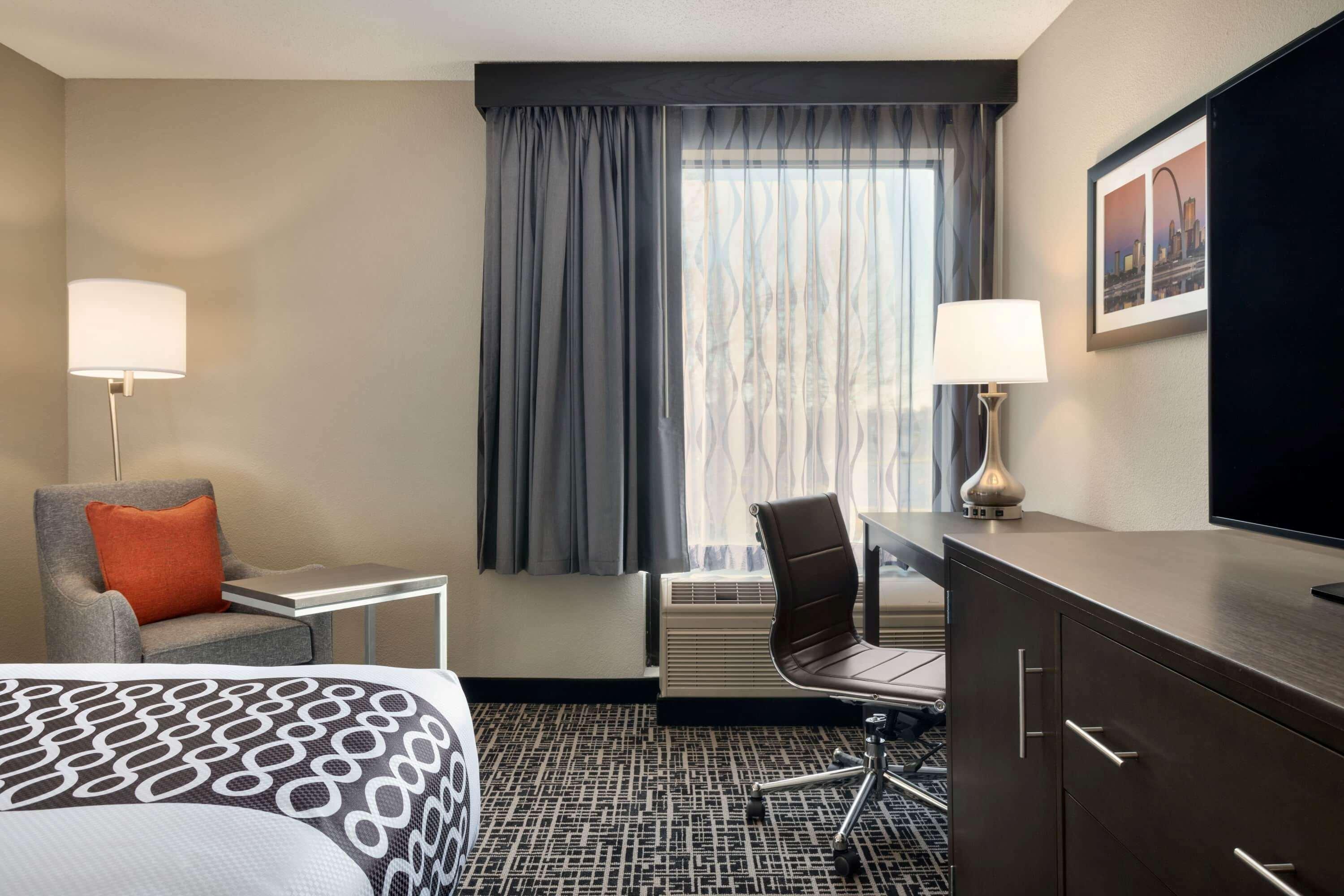 La Quinta Inn & Suites By Wyndham St Louis Route 66 Windsor Springs Εξωτερικό φωτογραφία