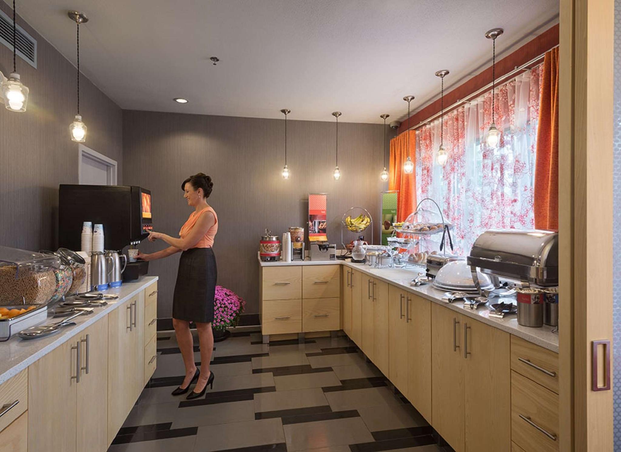 La Quinta Inn & Suites By Wyndham St Louis Route 66 Windsor Springs Εξωτερικό φωτογραφία