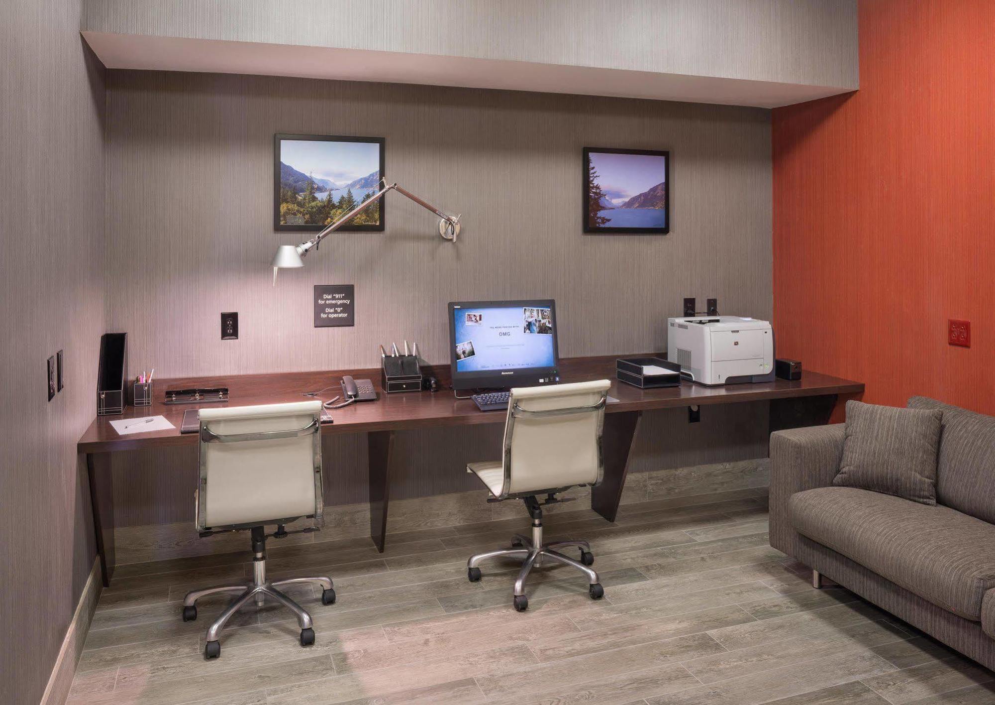 La Quinta Inn & Suites By Wyndham St Louis Route 66 Windsor Springs Εξωτερικό φωτογραφία